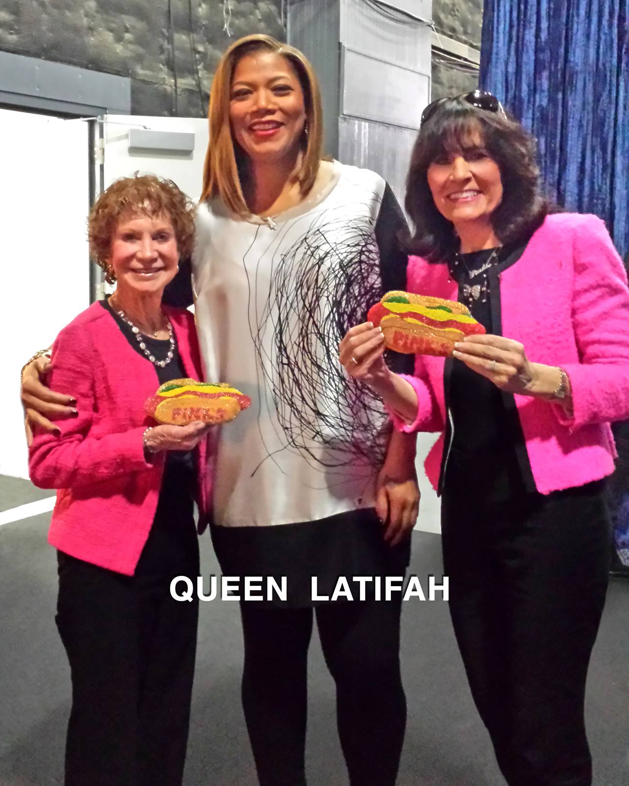 Queen Latifah with Gloria and Beverly Pink at Pink's Hot Dogs