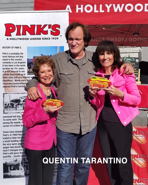 Quentin Taratino with Gloria and Beverly Pink at Pink's Hot Dogs