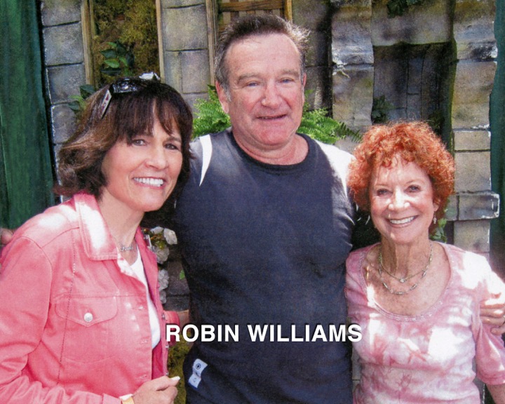 Robin Williams with Gloria and Beverly Pink at Pink's Hot Dogs