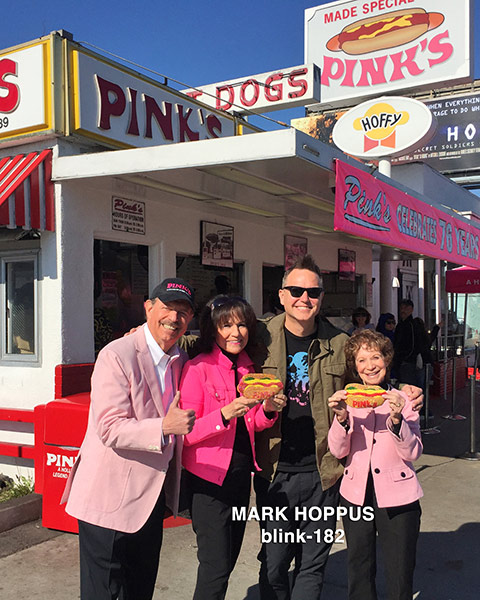 Mark Hoppus with Pink's Hot Dog's managment in front of Pink's Hollywood location