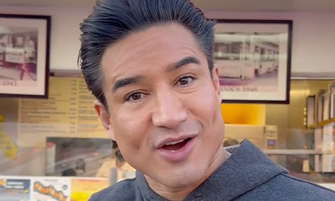 Mario Lopez visiting Pink's Hollywood.